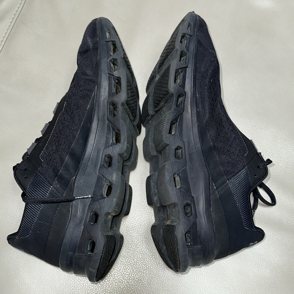 Men’s on cloud monsters size 12.5